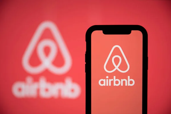 رزرو خانه از airbnb